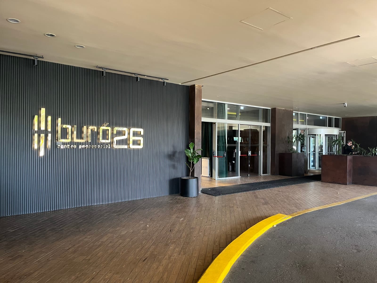 Entrada principal Buró 26